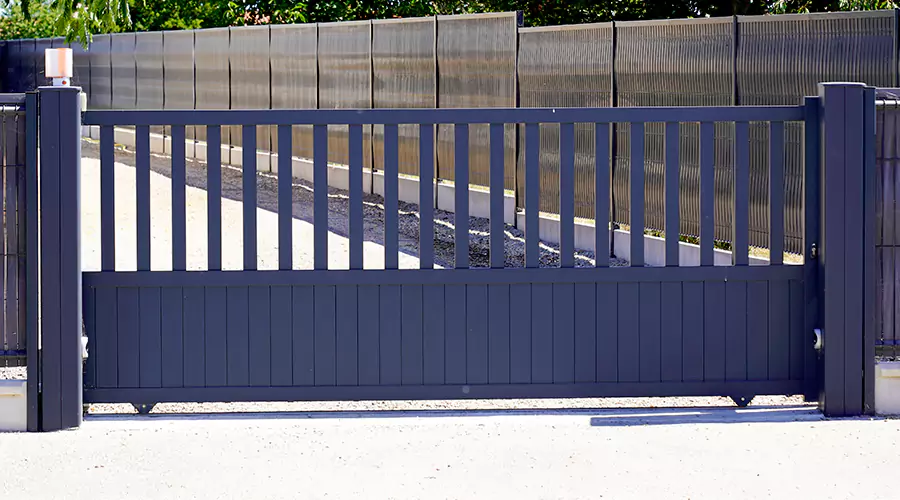 Why Does a Sliding Gate Stop Halfway? Causes, Warning Signs, and Repair Insights